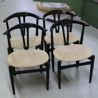 4st nylimmade svarta stolar